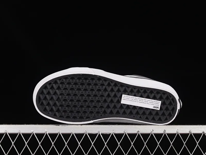All categories Vans Vans series Vans Mid Vans China Vans Sk8 Mid Reissue black and gray splicing mid-top retro casual canvas skateboard shoes VN0A3WM32PD